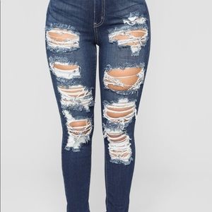Distressed high waisted dark wash skinny jeans size(7)